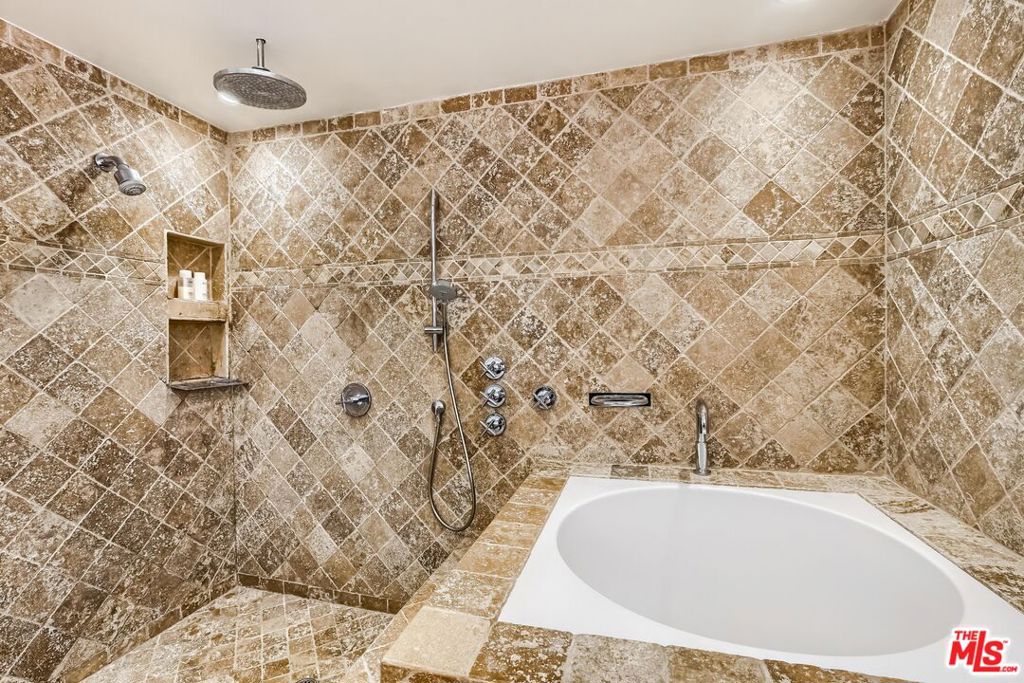 435 Arnaz Drive 304 Property Photo 21