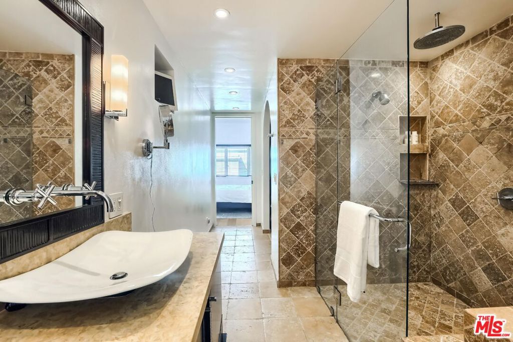 435 Arnaz Drive 304 Property Photo 22