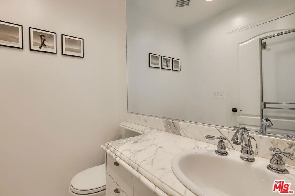 435 Arnaz Drive 304 Property Photo 25