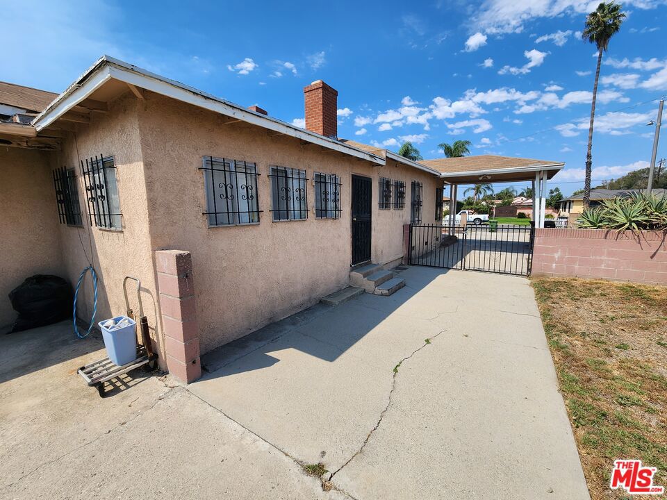 1036 W Stockwell Street Property Photo 3