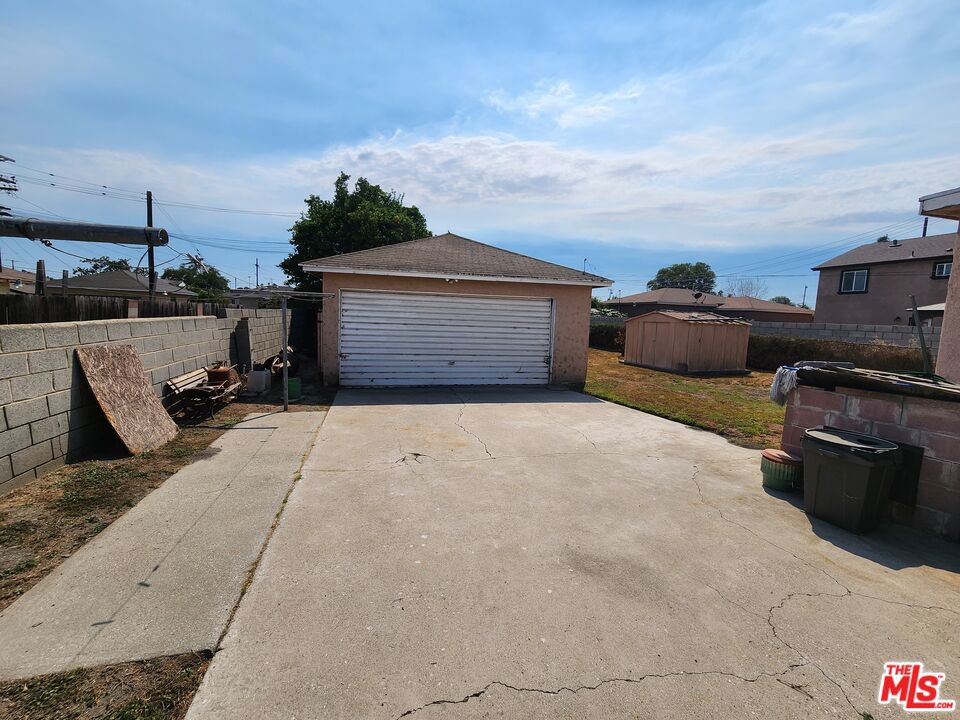 1036 W Stockwell Street Property Photo 4