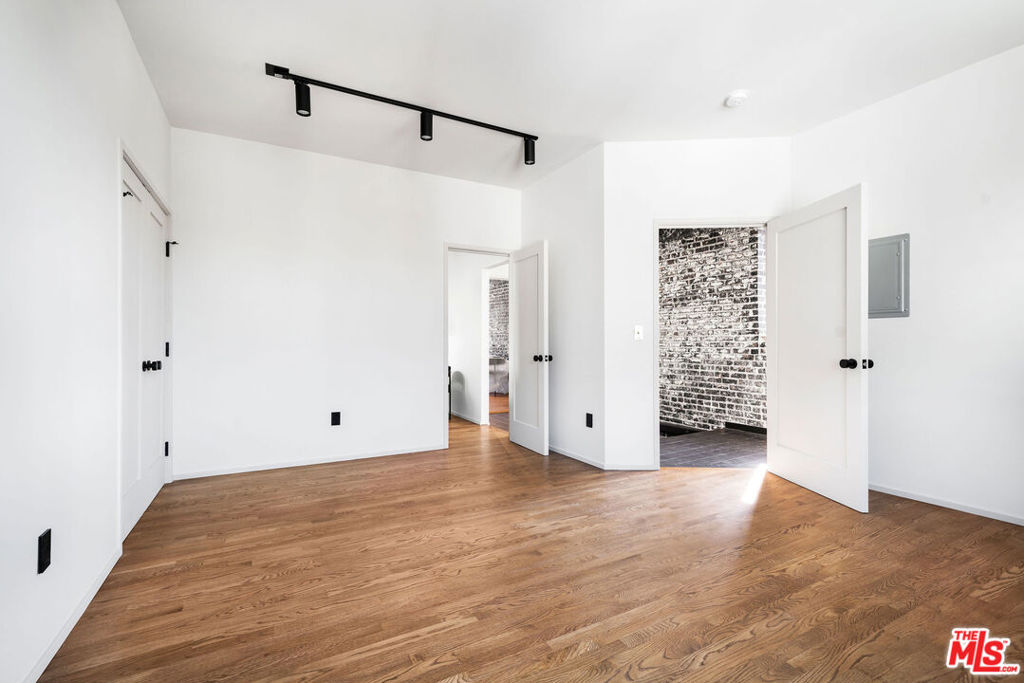 3022 W Sunset Blvd Property Photo 3