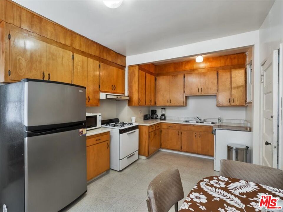 2057 Emerson Street Property Photo 9