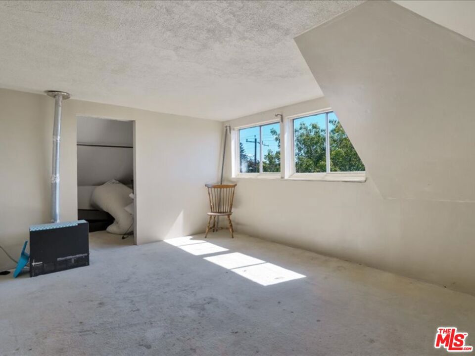2057 Emerson Street Property Photo 29