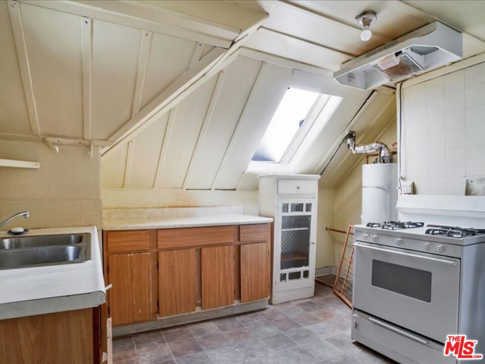 2057 Emerson Street Property Photo 33