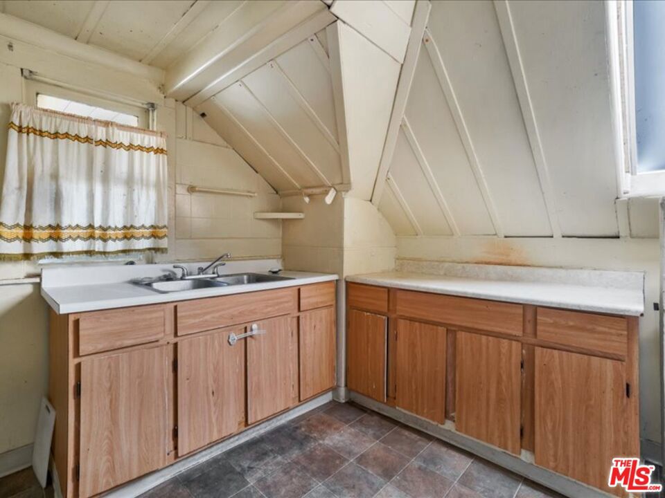 2057 Emerson Street Property Photo 34