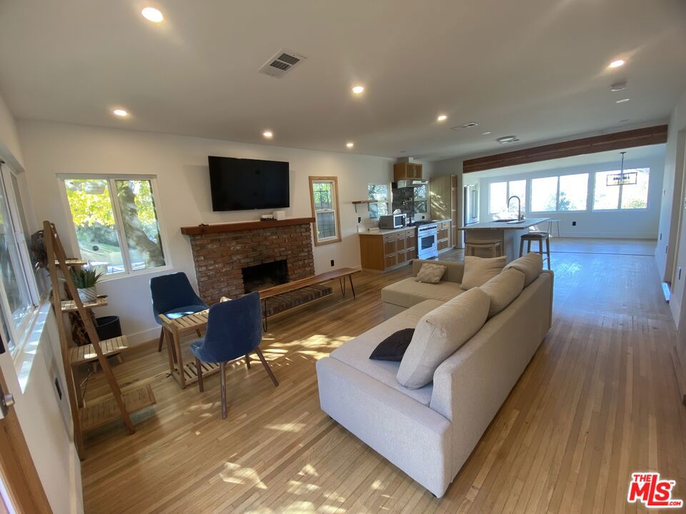1801 Lucile Avenue Property Photo 2
