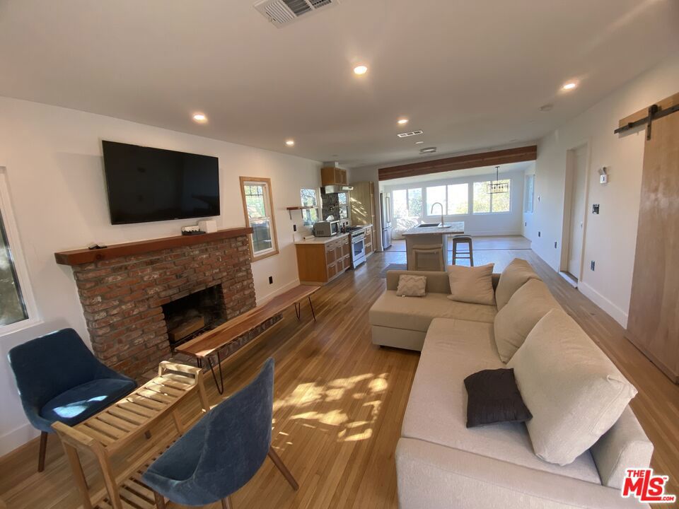 1801 Lucile Avenue Property Photo 3