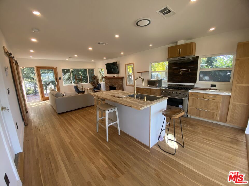 1801 Lucile Avenue Property Photo 6