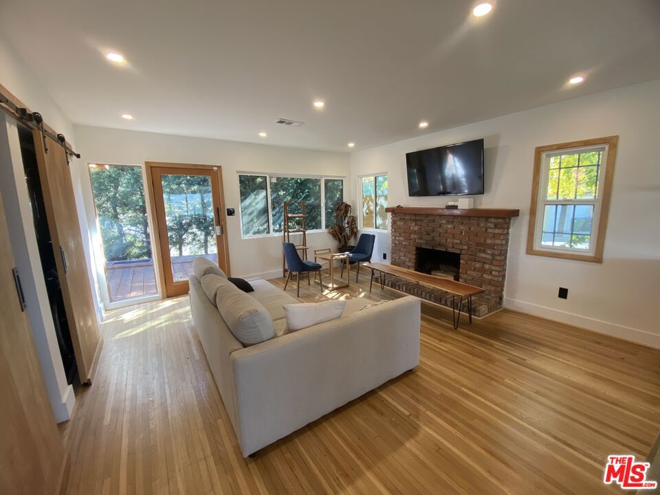 1801 Lucile Avenue Property Photo 7