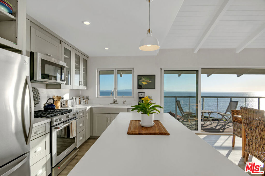 2011 Edgewater Way Property Photo 8