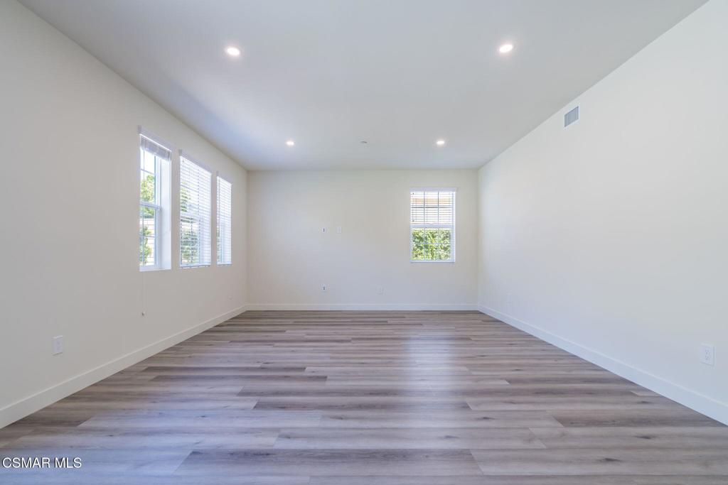 4683 Summit Avenue Property Photo 21