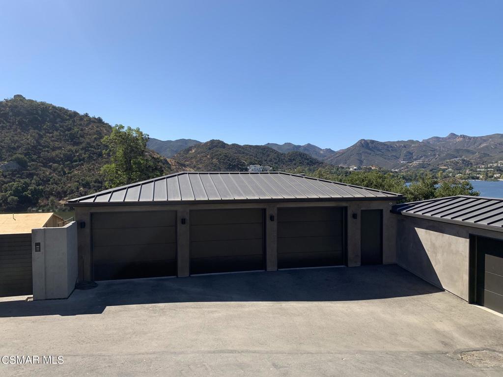 844 Lake Sherwood Drive Property Photo 3