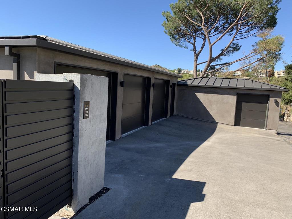844 Lake Sherwood Drive Property Photo 4