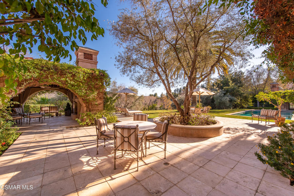 1101 Oak Mirage Place Property Photo 10