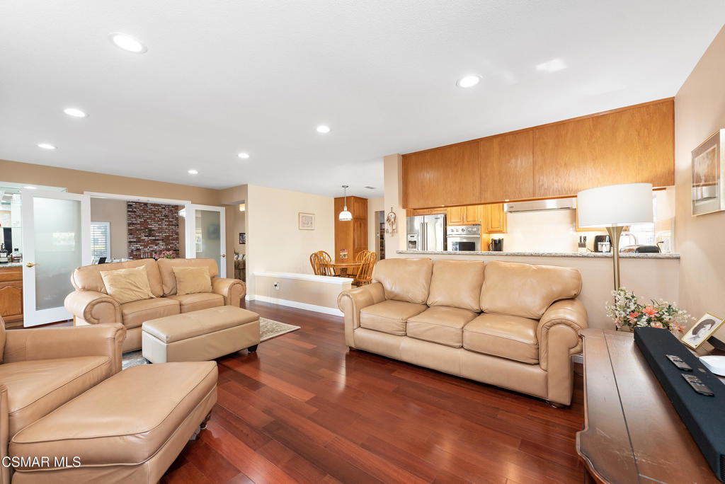 3339 Baccarat Street Property Photo 9