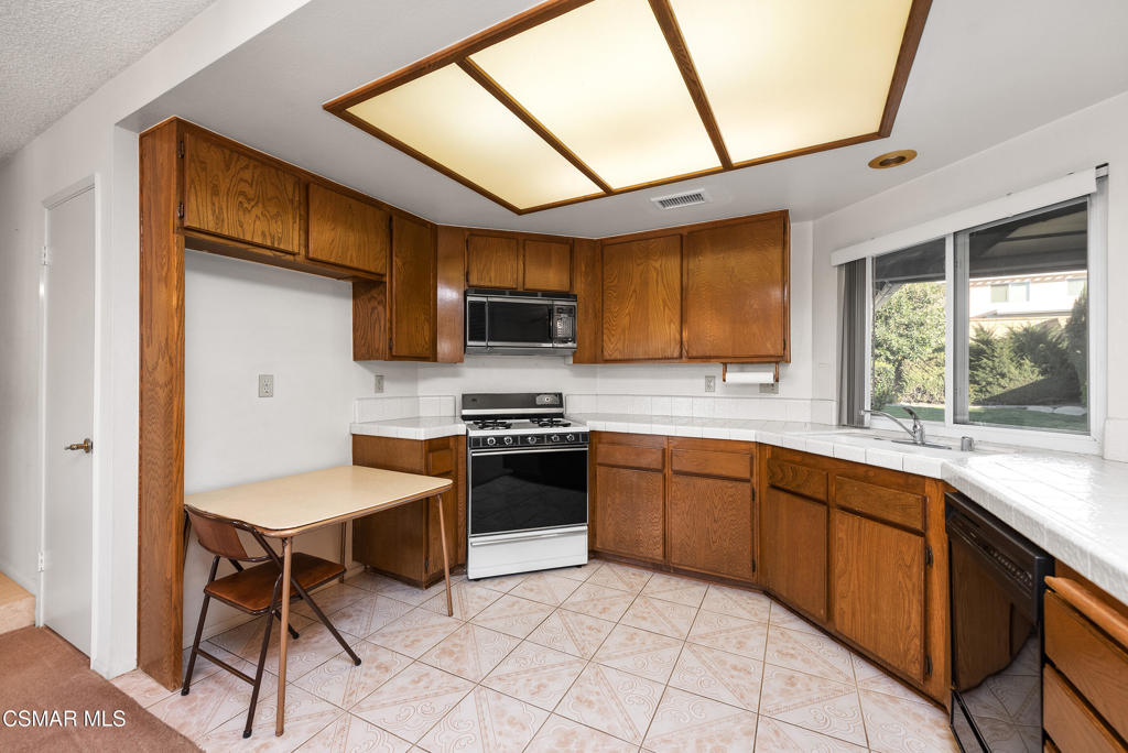 10646 Ring Avenue Property Photo 11