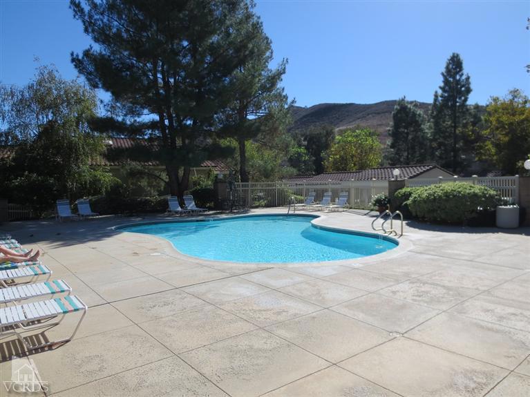 578 Water Oak Lane E Property Photo