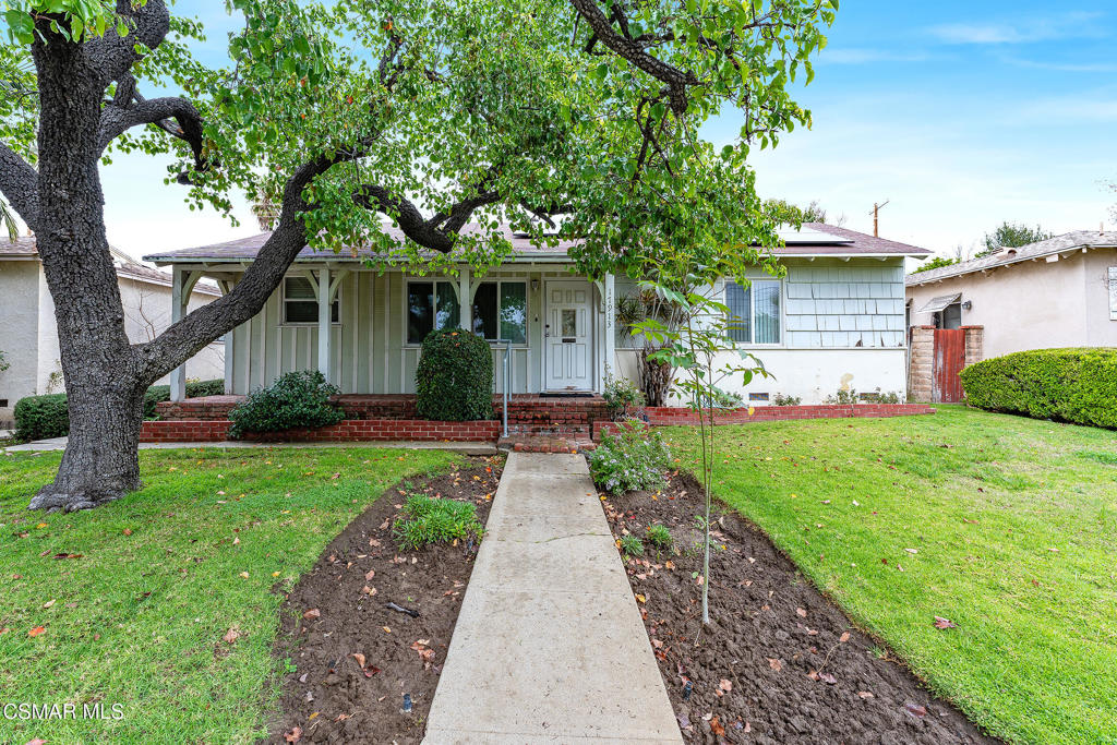 17913 Saticoy Street Property Photo
