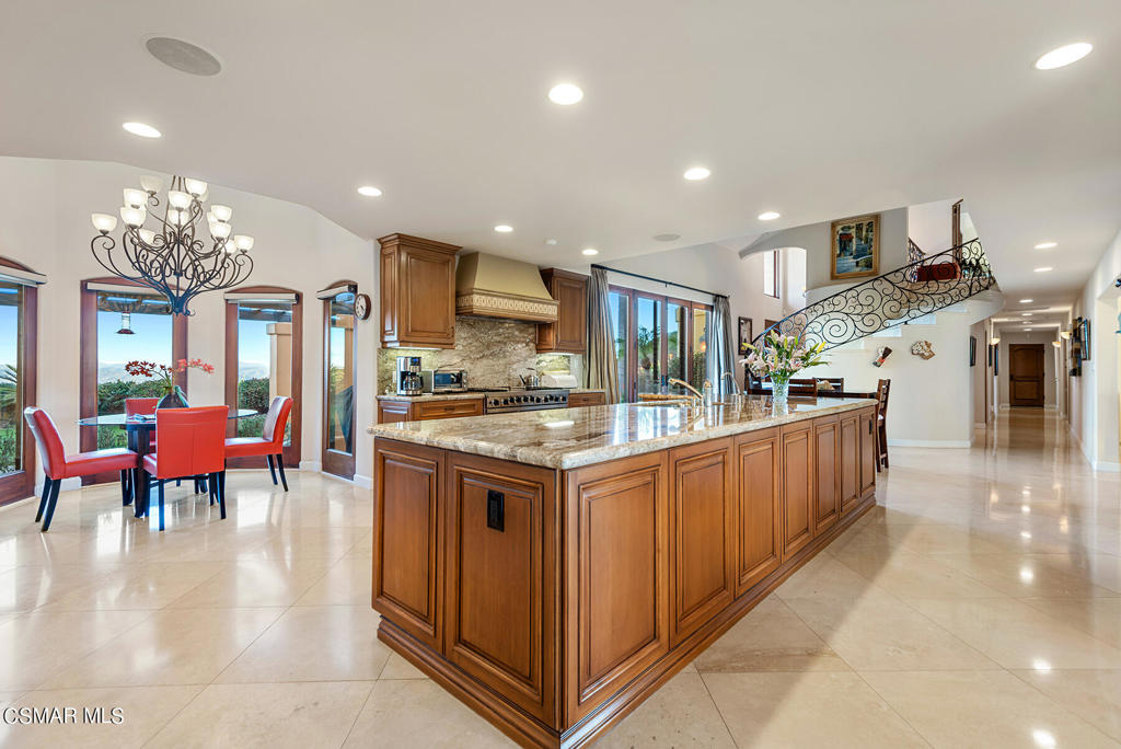 2065 E La Loma Avenue Property Photo 17
