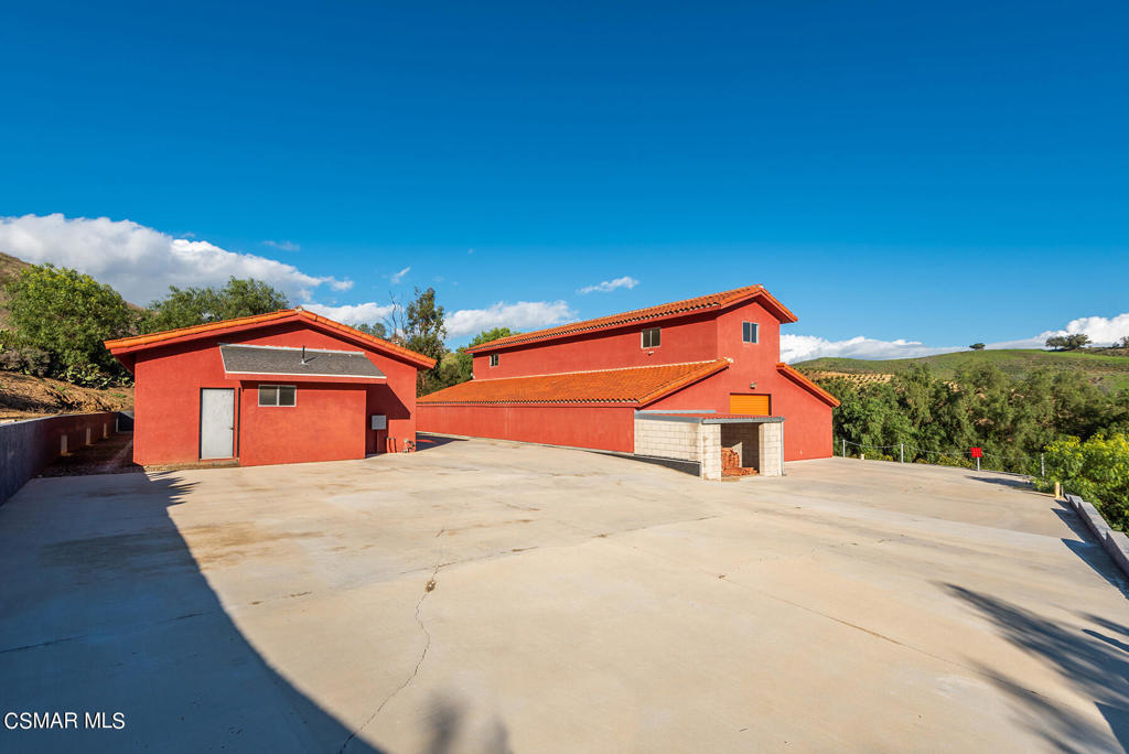 2065 E La Loma Avenue Property Photo 37
