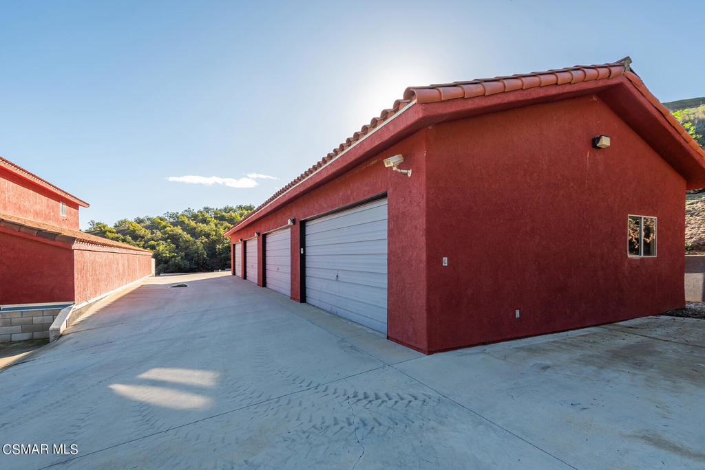 2065 E La Loma Avenue Property Photo 38