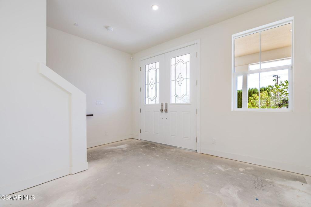 4687 Summit Avenue Property Photo 7
