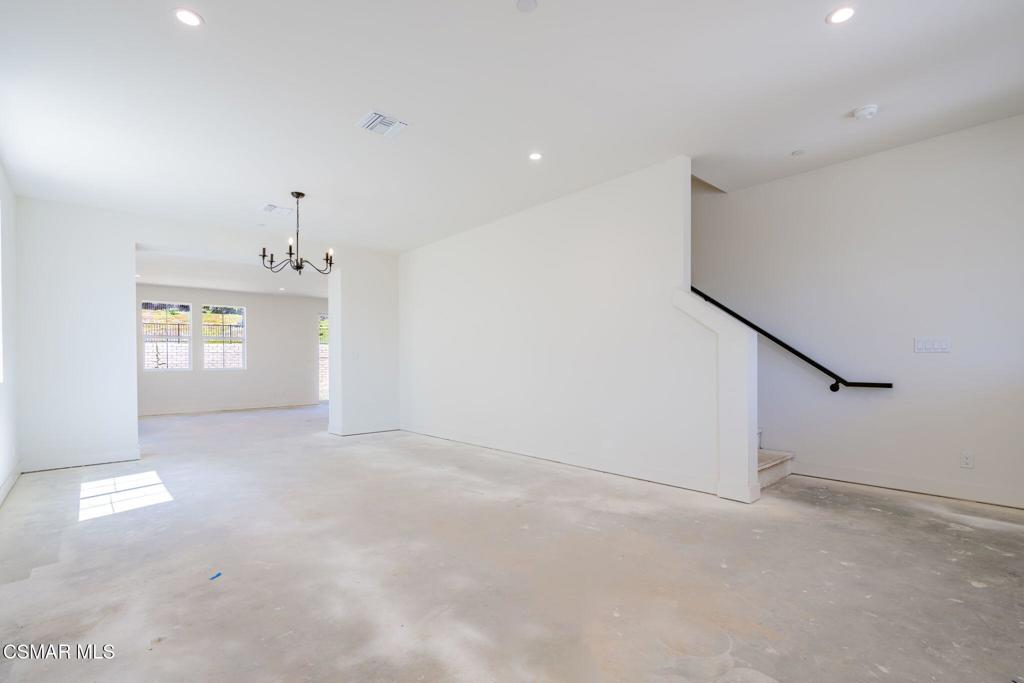 4687 Summit Avenue Property Photo 10