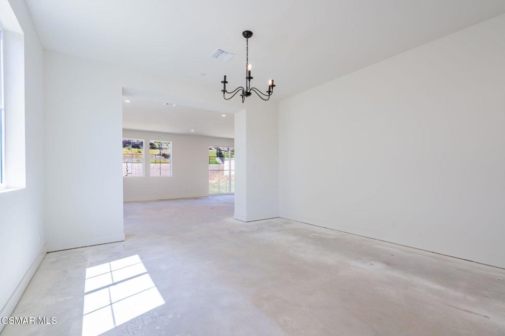 4687 Summit Avenue Property Photo 12