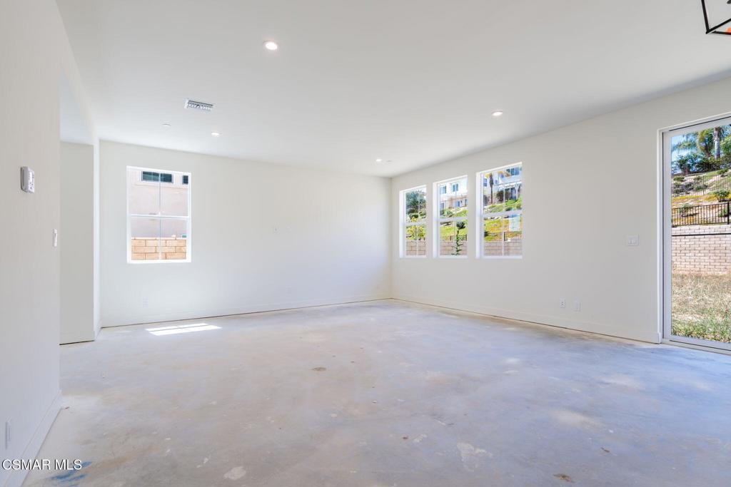 4687 Summit Avenue Property Photo 18