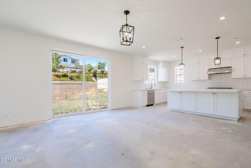 4687 Summit Avenue Property Photo 19
