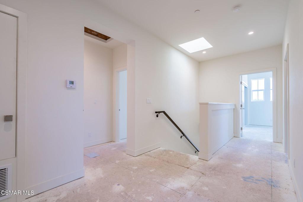 4687 Summit Avenue Property Photo 29