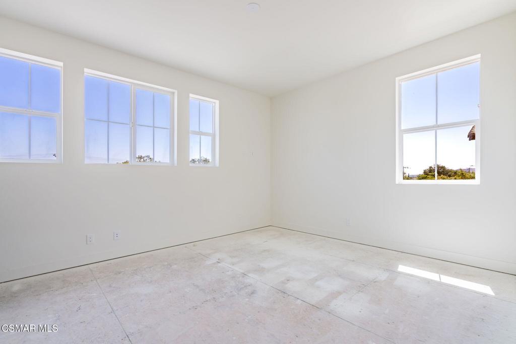 4687 Summit Avenue Property Photo 55