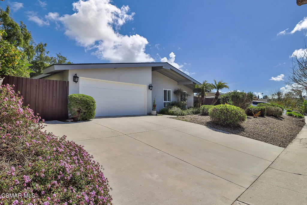 557 E Gainsborough Road Property Photo