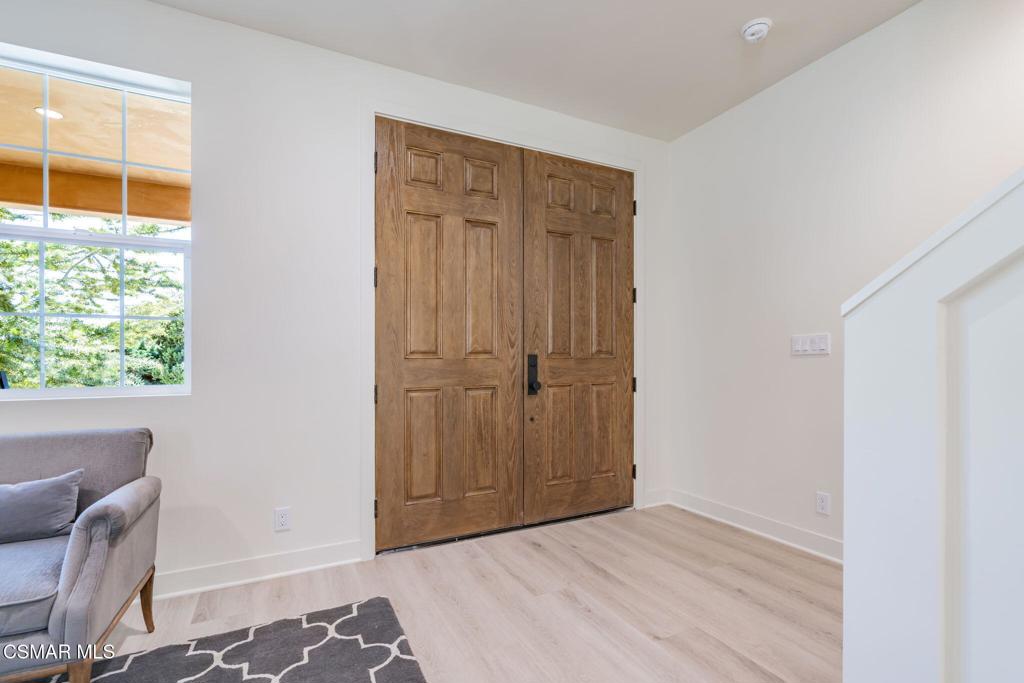 4679 Summit Avenue Property Photo 8