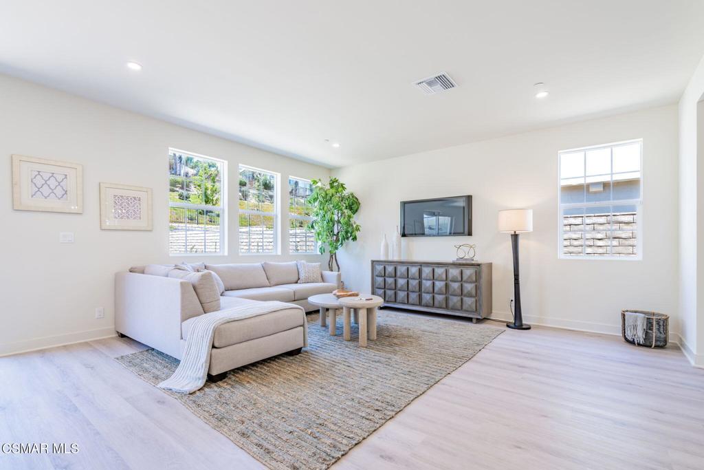 4679 Summit Avenue Property Photo 15