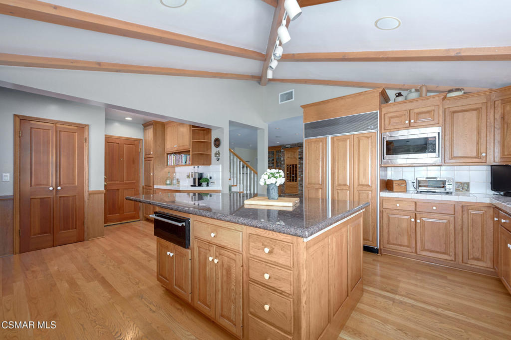 22101 Mulholland Drive Property Photo 26