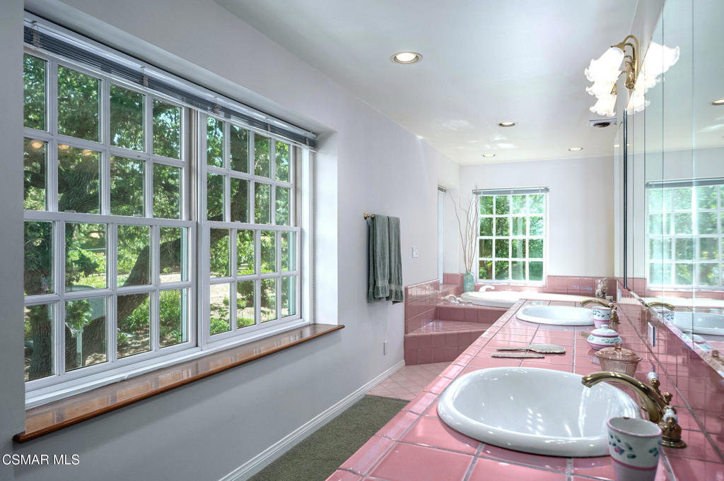 22101 Mulholland Drive Property Photo 51