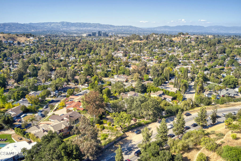 22101 Mulholland Drive Property Photo 66