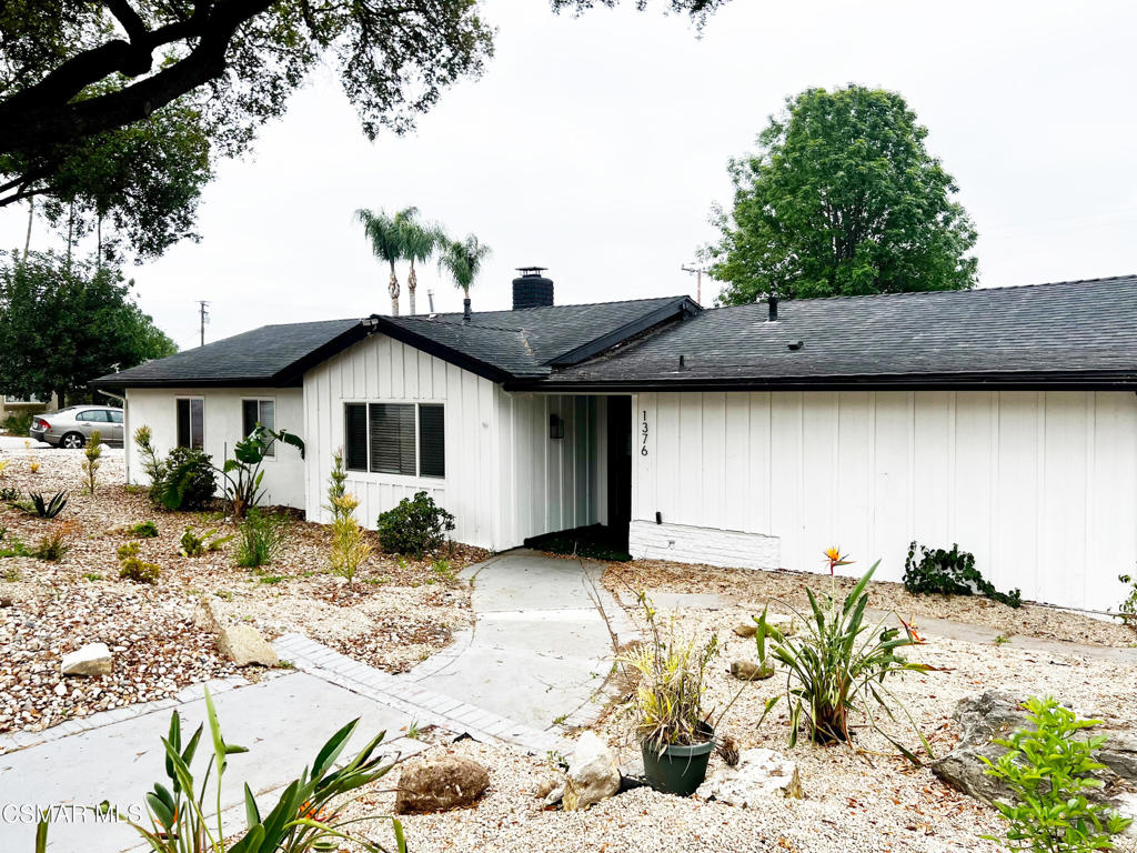 1376 Avenida De Los Arboles