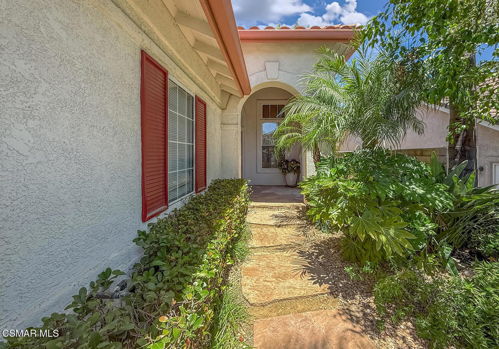 2347 Laurelwood Drive Property Photo 3