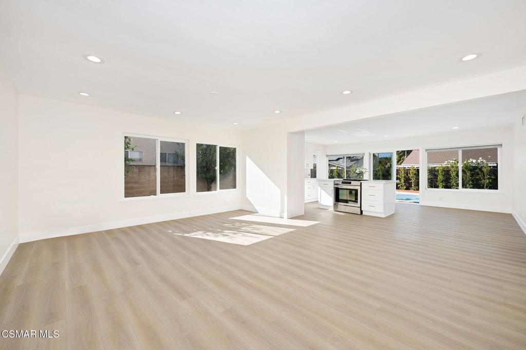 2091 Marter Avenue Property Photo 5