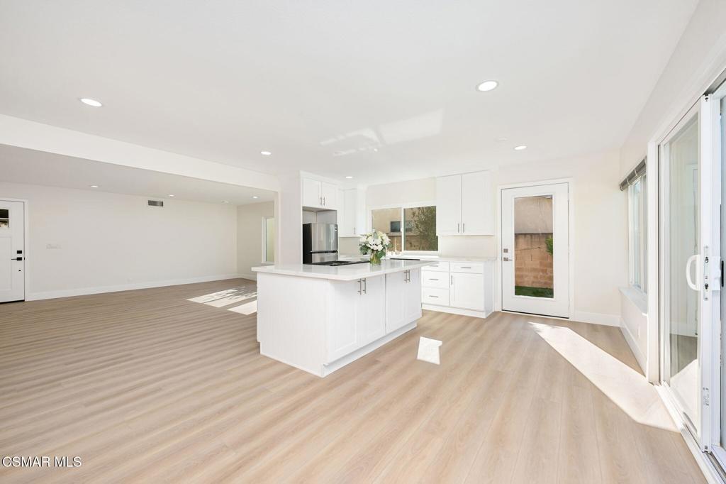 2091 Marter Avenue Property Photo 7