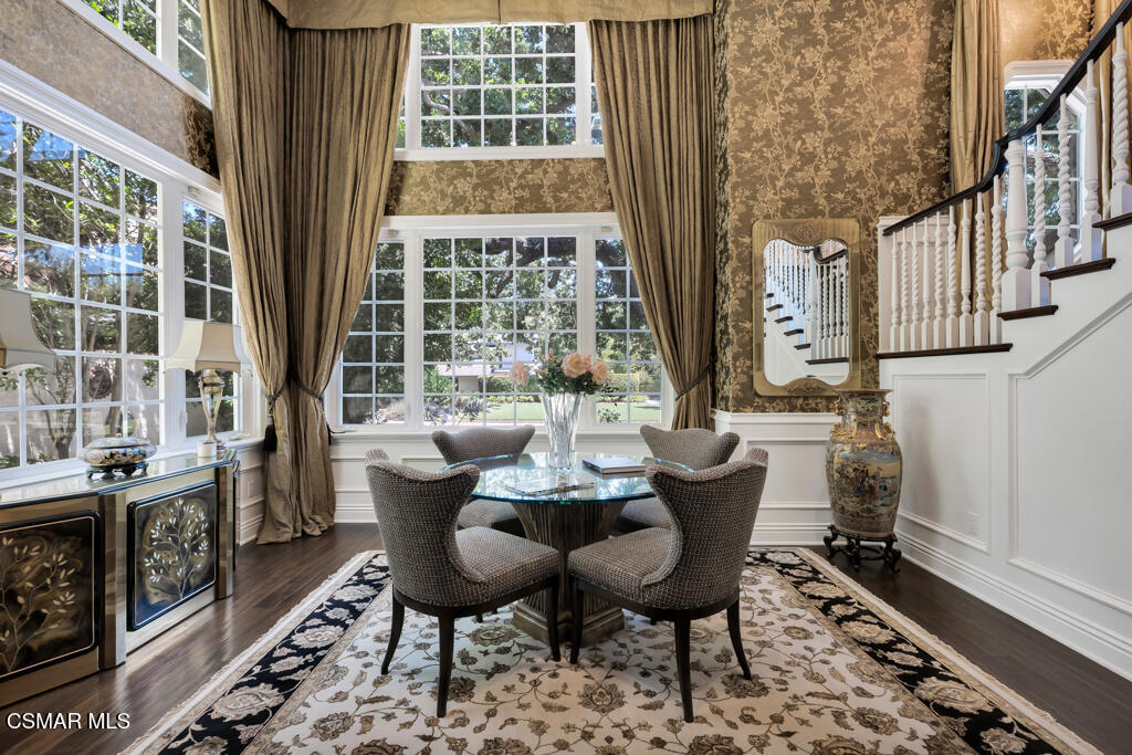 4043 Cresthaven Drive Property Photo 9