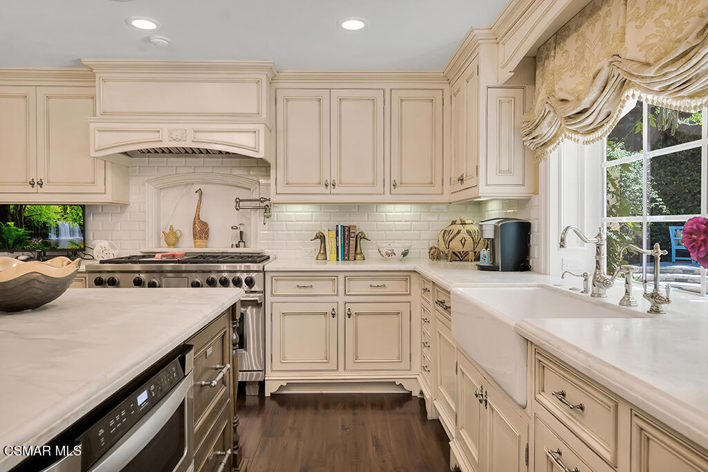 4043 Cresthaven Drive Property Photo 12