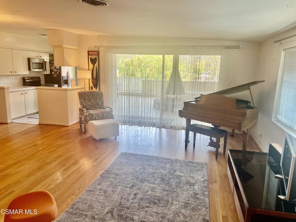 1542 Riverside Drive G Property Photo 4