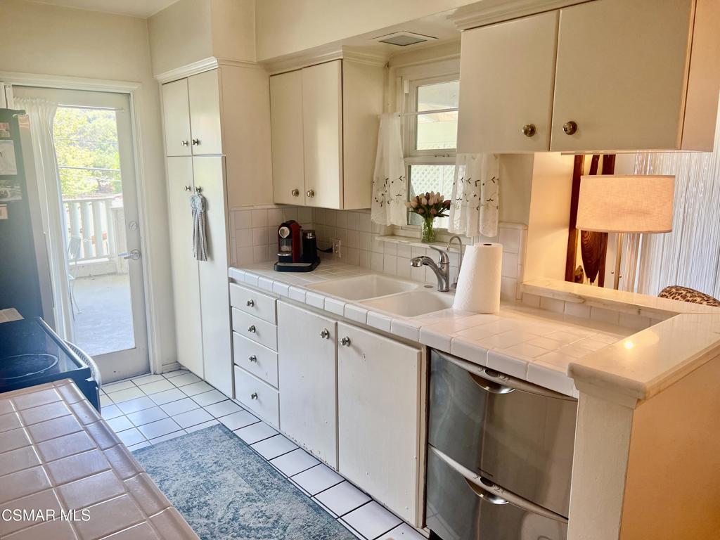 1542 Riverside Drive G Property Photo 10