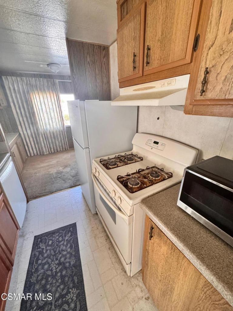 16 Robertson Way Property Photo 5