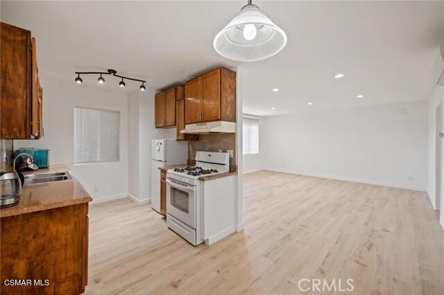 8800 Cedros Avenue 204 Property Photo 7