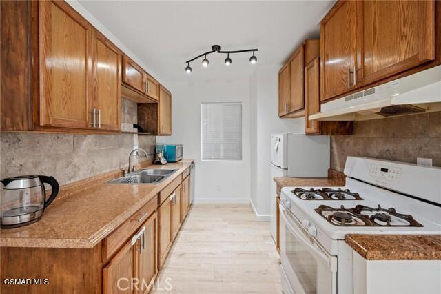 8800 Cedros Avenue 204 Property Photo 9